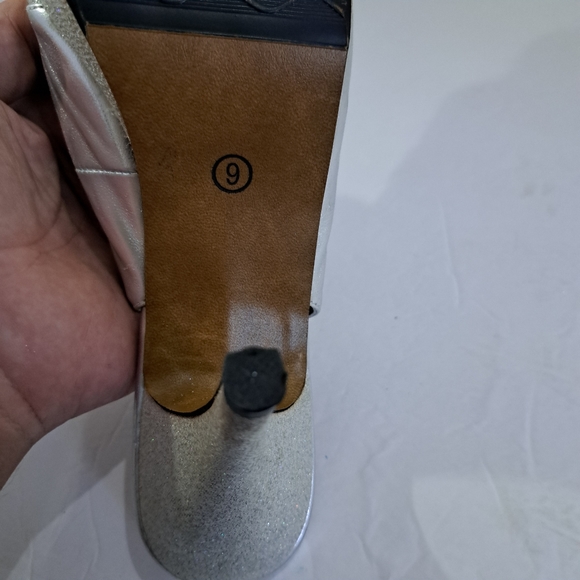 Women's High Heel Shoes. Silver Metallic Color With Silver Speckled Toes - Picture 10 of 10